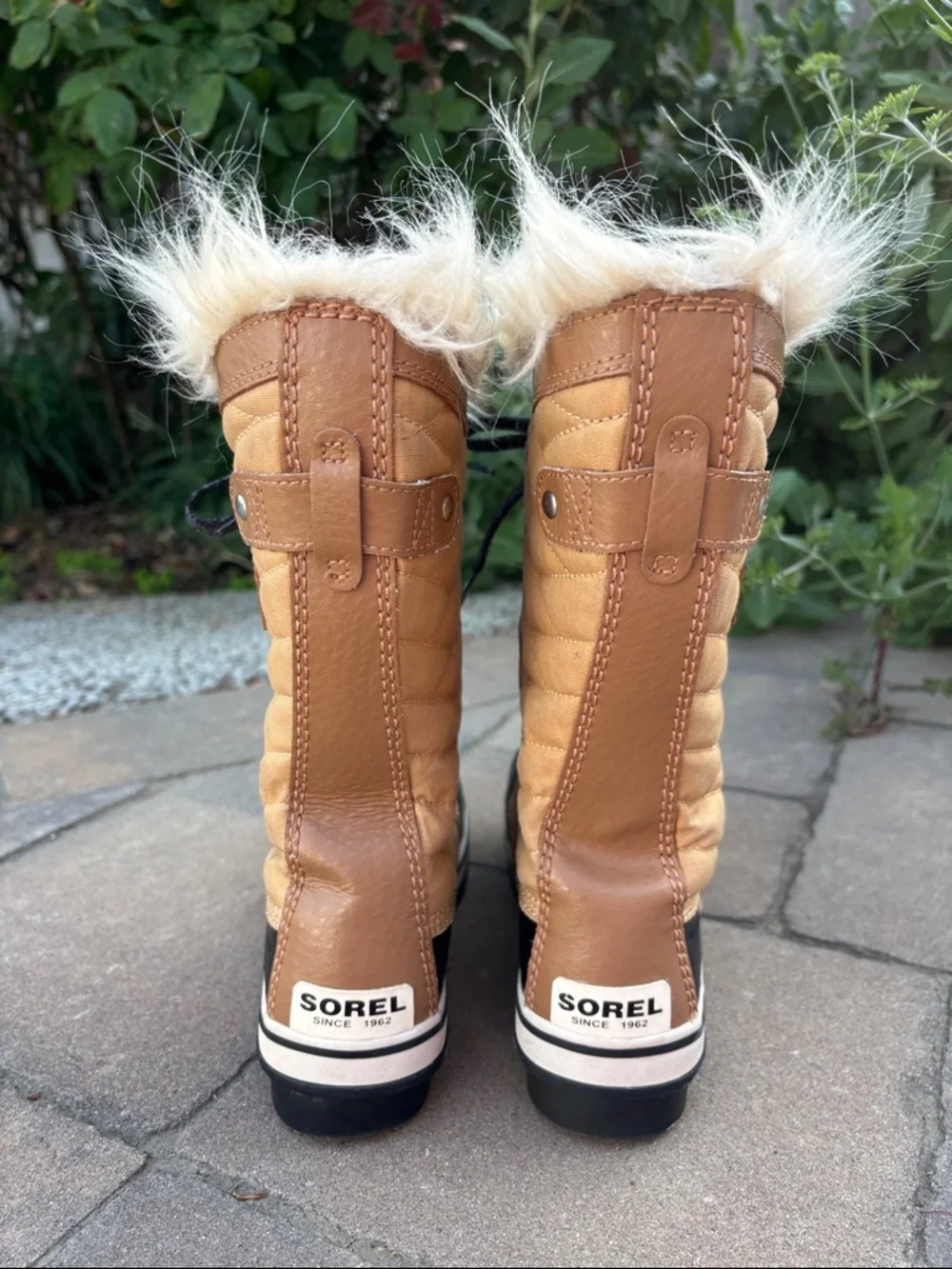 Kids' Tofino II Faux Fur‎ Lined Waterproof Boot.  Size 4